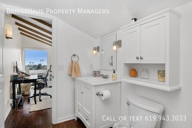 Building Photo - 1004 St Albans Pl