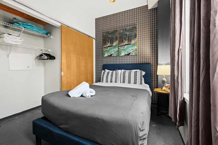 Building Photo - 160 E Berkeley St