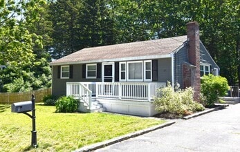 Building Photo - Impeccably maintained & updated 3 bedroom ...