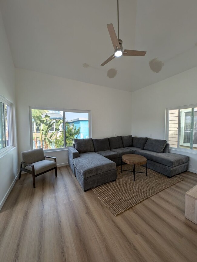 Building Photo - NEW Remodeled and furnished, 4 bed 3 bath ...