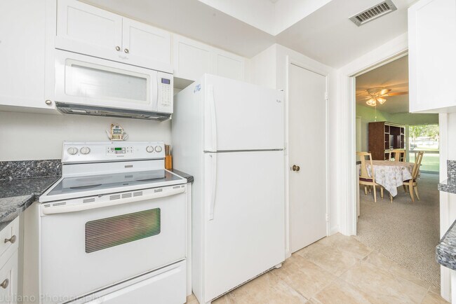Building Photo - 331 Tequesta Dr