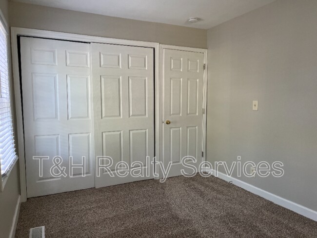 Building Photo - 8238 Wysong Dr