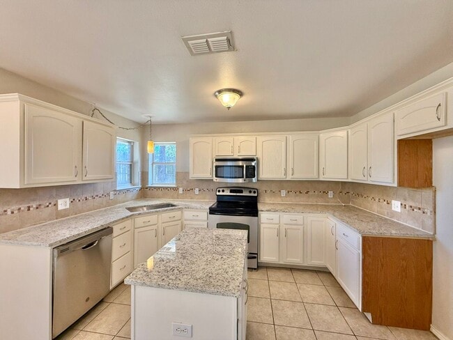 Building Photo - Stunning 4 Bedroom in Tyler! Available in ...