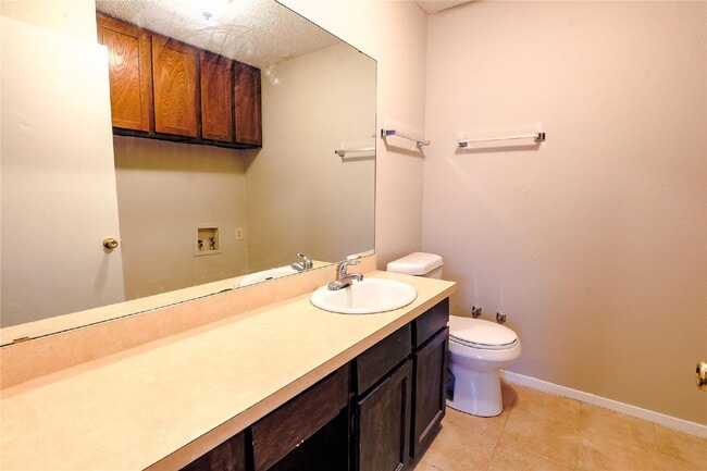 Building Photo - Move in Ready Duplex in Arlington!