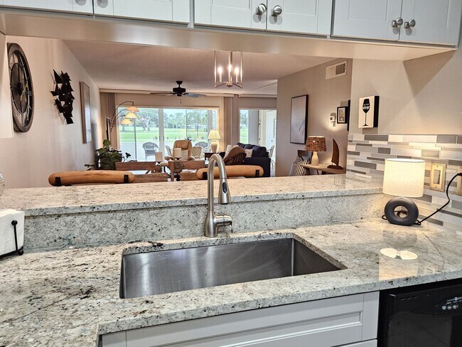 Building Photo - Charming First-Floor Condo in Plantation Golf and Country Club with a Community Pool Access!