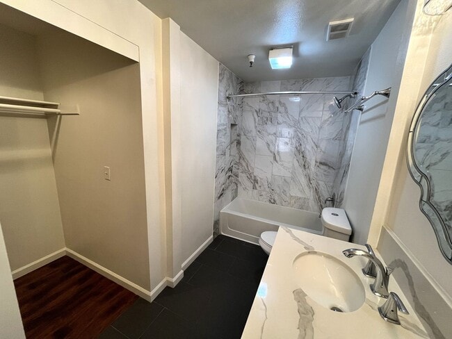 Building Photo - $500 OFF First Month's Rent! 2BR/2BA Downt...