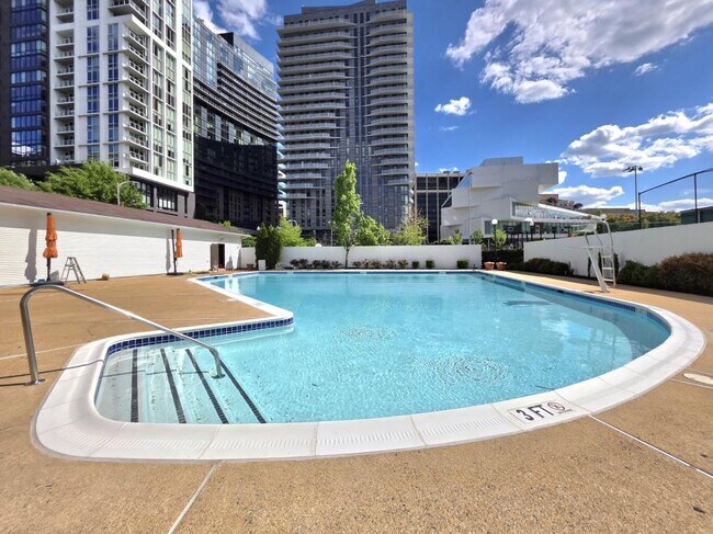 Building Photo - 1530 Key Blvd