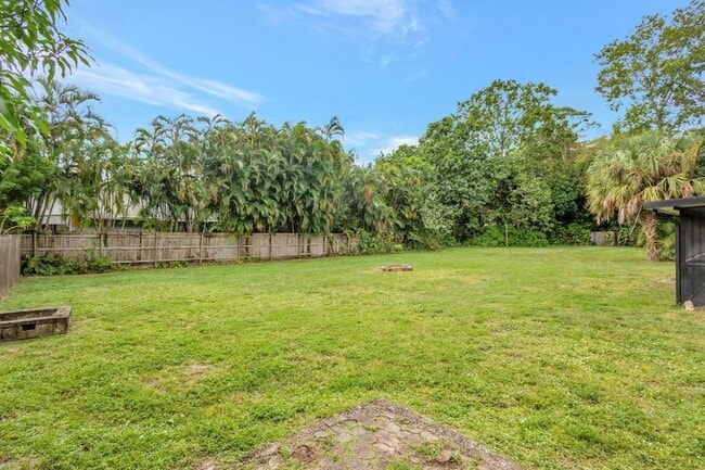 Building Photo - 9312 Pinion Dr