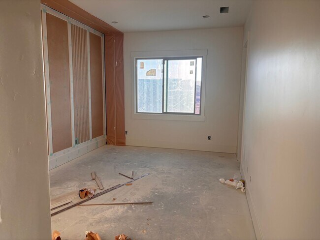 Building Photo - 2798 E Rosedale Dr