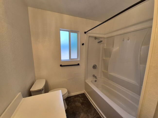 Building Photo - Great 3 Bedroom 2 Bath in Antelope