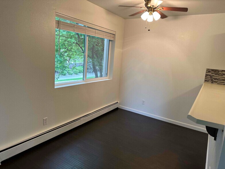 Building Photo - 1930 Congress Cir