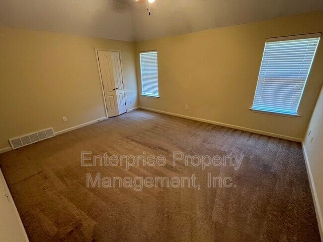 Building Photo - 10092 Cross Valley Dr