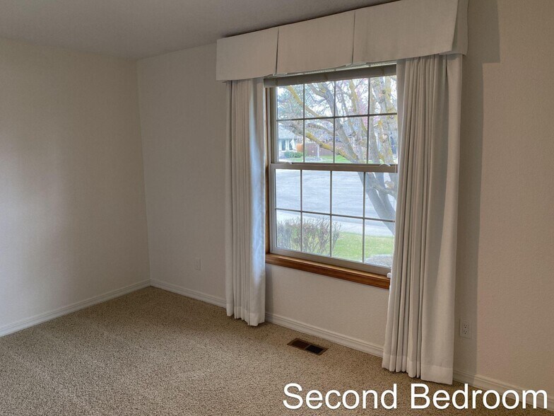 Building Photo - 9835 W Alliance Dr