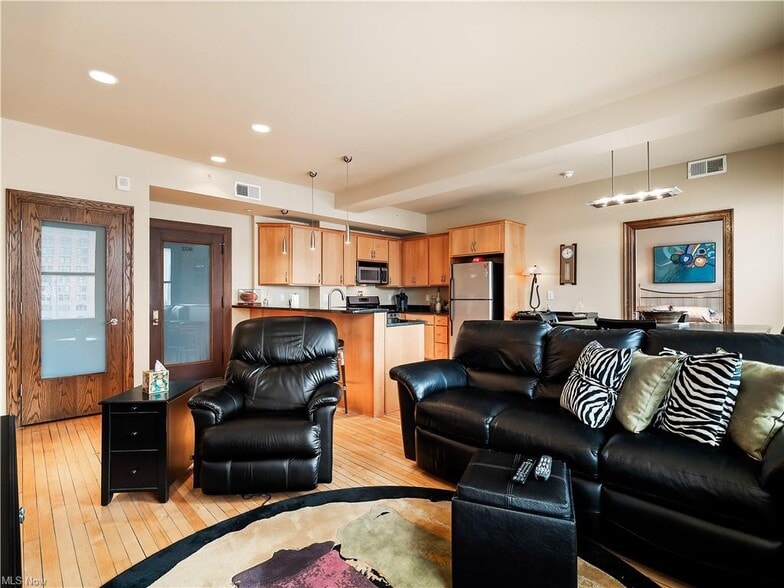 Building Photo - 140 Public Sq