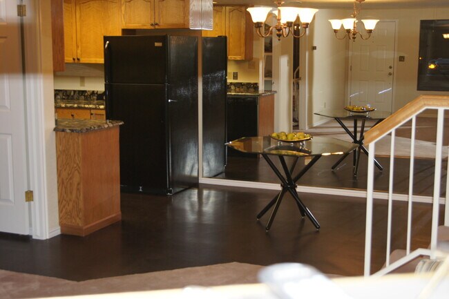 Building Photo - 777 S 400 E