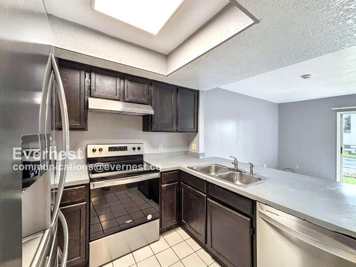 Building Photo - 2460 Summerfield Way