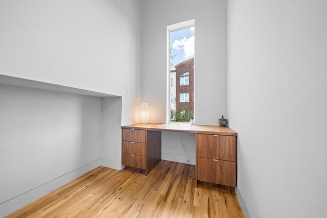 Building Photo - 105 Willard St