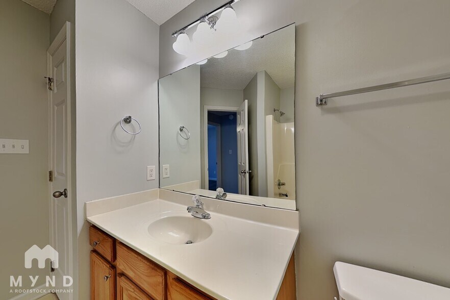 Building Photo - 928 Shannondale Dr