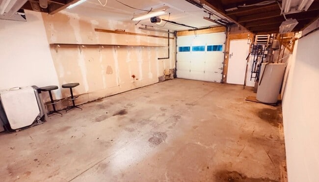 Building Photo - 1601 N Basie Point Cir