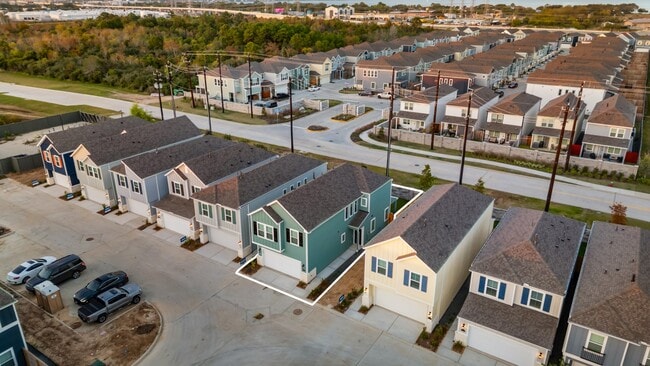 Building Photo - 2213 Bay Breeze Dr