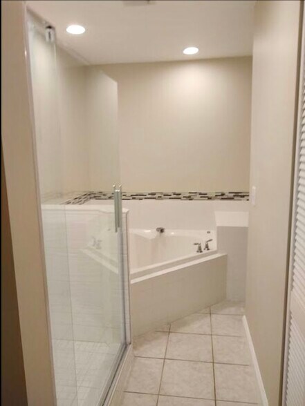 Building Photo - 12836 Woodmill Dr