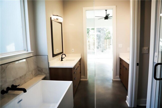 Building Photo - 1107 Stobaugh St