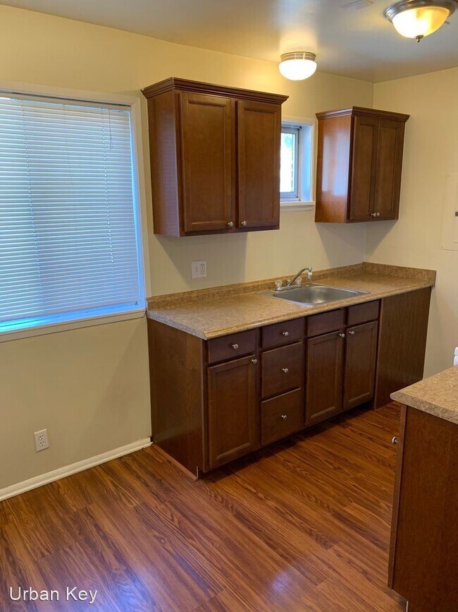 Building Photo - 2215 California Ave SW