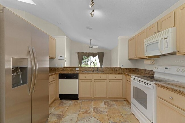 Building Photo - 2936 Twin Oaks Dr