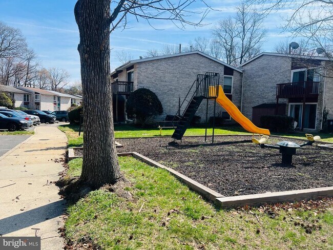 Building Photo - 8613 Seasons Way