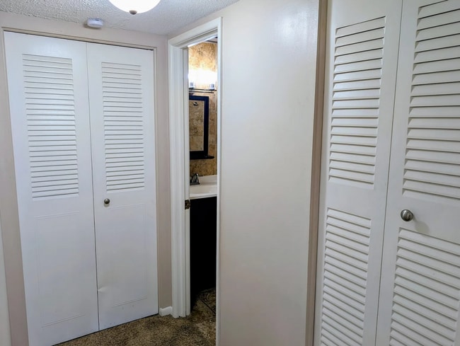 Building Photo - Spacious 1BR Condo – Pool Access & Utilities
