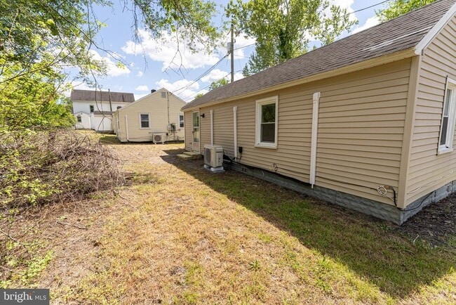 Building Photo - 117 Davis Ln