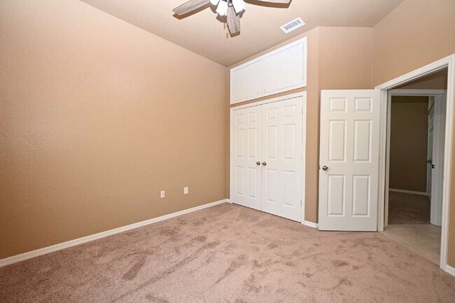 Building Photo - 2618 High Ridge Dr