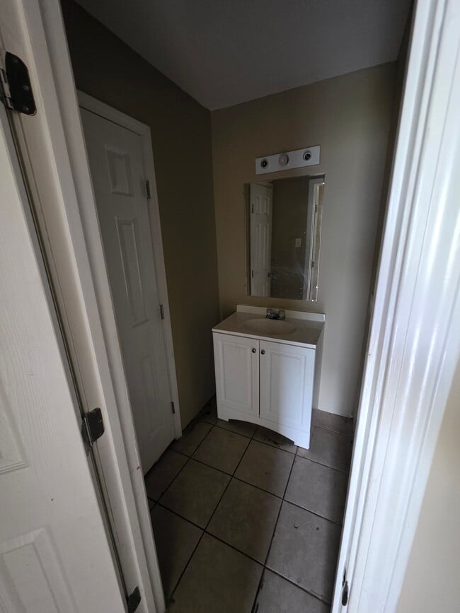 Building Photo - El Scott