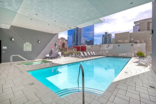 Building Photo - San Diego VIEW UNIT! Downtown  Gaslamp Quarter Three Weeks FREE Furnished  Studio -Available NOW!