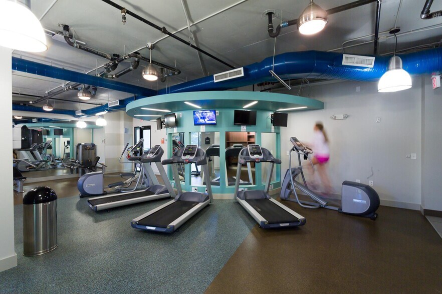 Building Photo - 930 Howell Mill Rd NW