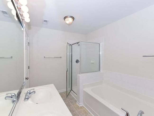 Building Photo - Charming 3BR Townhome in Raleigh
