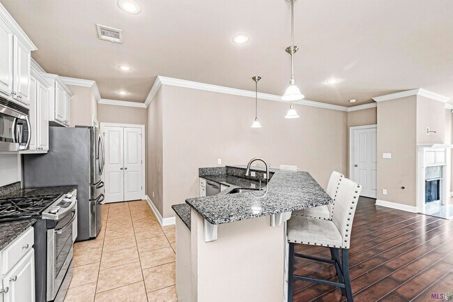 Building Photo - 18177 Pinehurst Dr