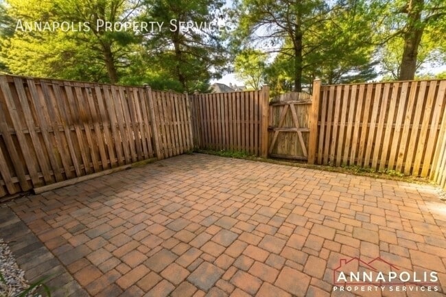 Building Photo - 571 Quaker Ridge Ct