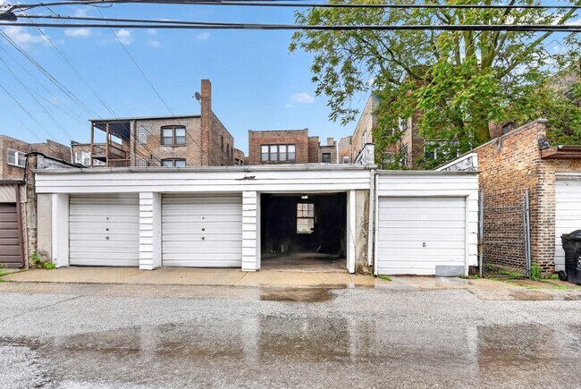 Building Photo - 6815 S Crandon Ave