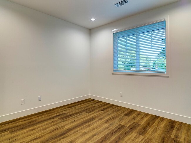 Building Photo - Fantastic 2 story Farm Home 4 bedrooms – 2...
