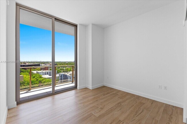 Building Photo - 2678 Tigertail Ave