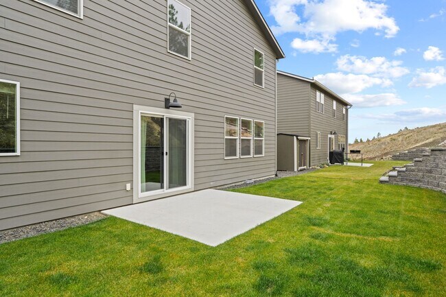 Building Photo - 2022 Built Charming 4-Bedroom Retreat with Scenic Views just 15 minutes west from downtown Spokane