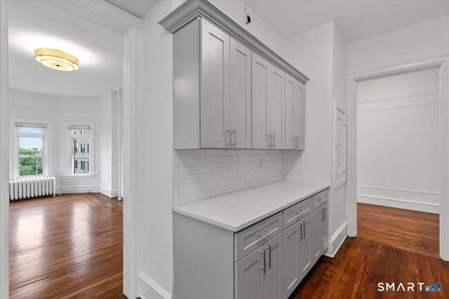 Building Photo - 284 Orange St