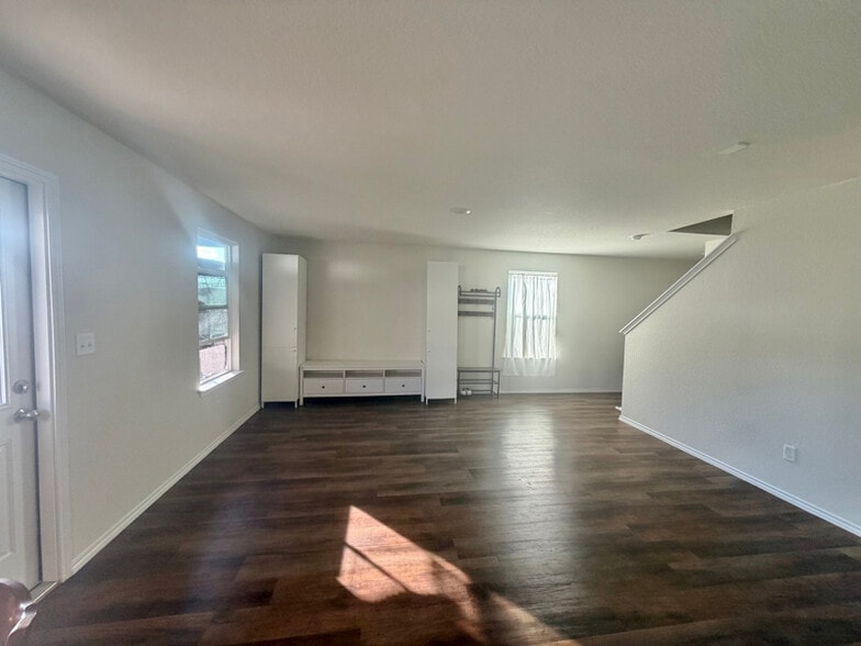 Building Photo - 10310 Glimmer