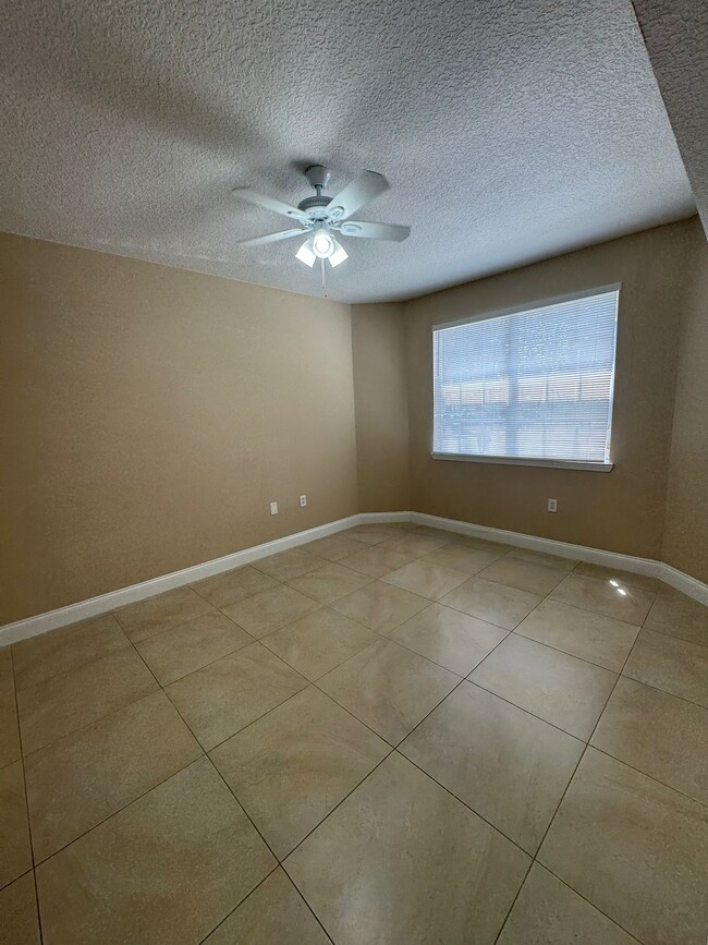 Building Photo - 10831 Windsor Walk Dr