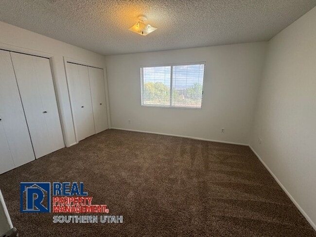 Building Photo - Colorview Townhome