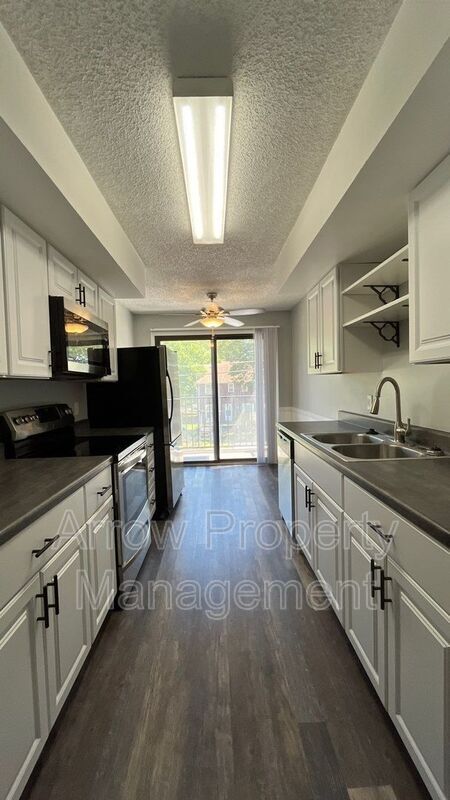 Building Photo - 3405 Holdrege St