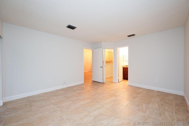 Building Photo - 10127 Boca Bend E