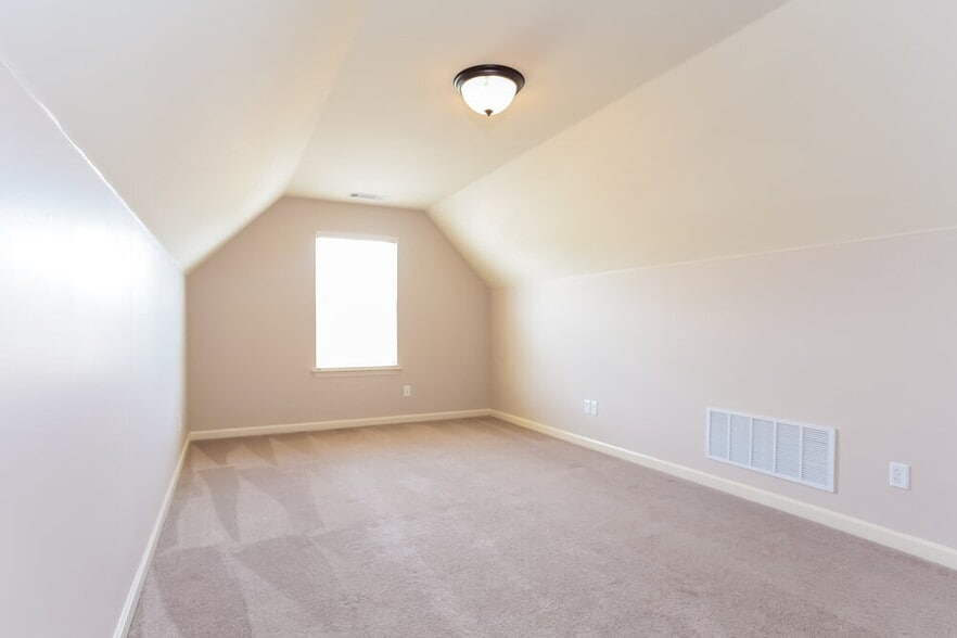 Building Photo - 2665 Cherry Tree Dr