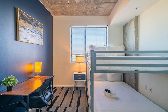 Building Photo - 333 E Roosevelt St